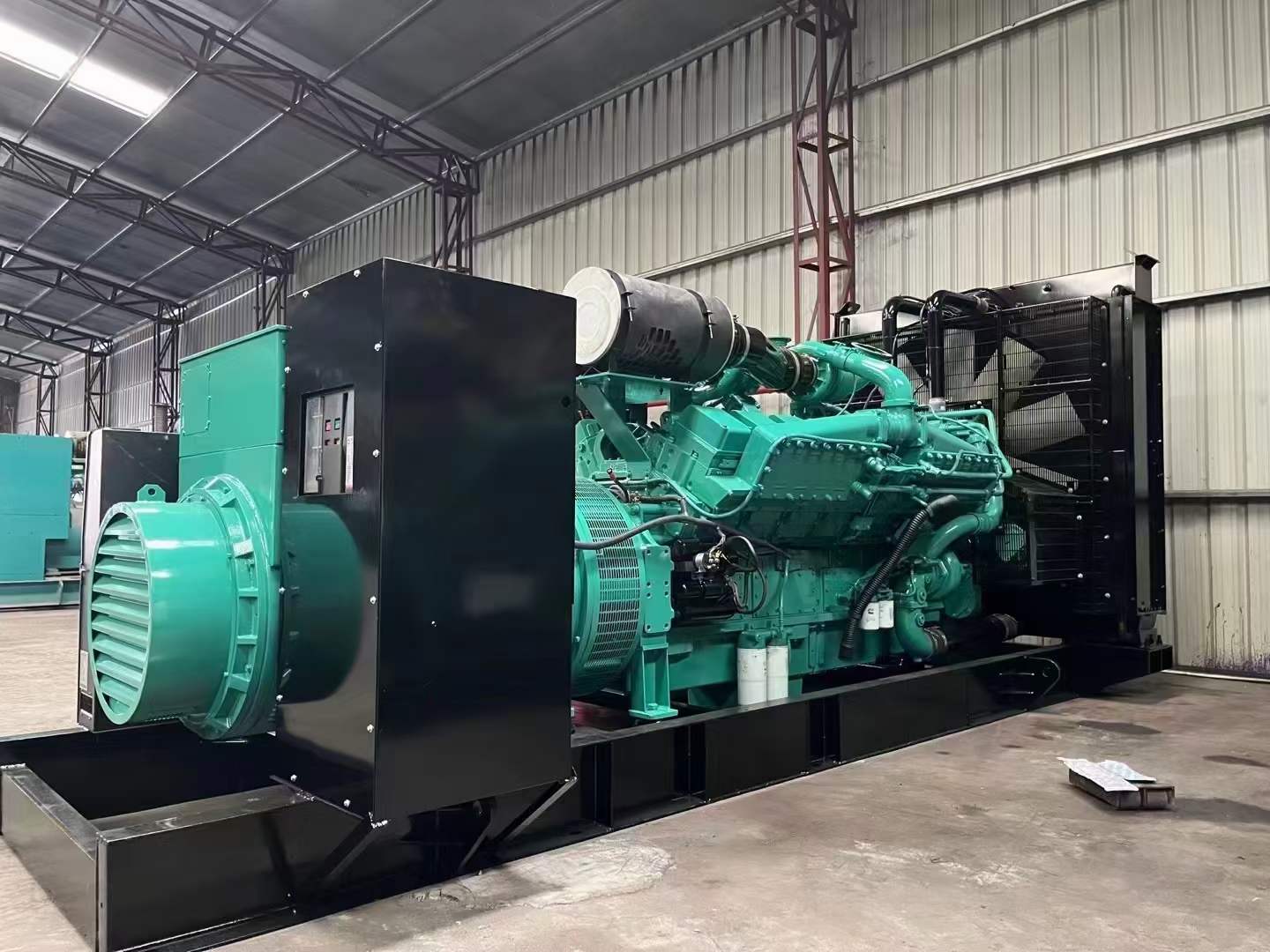 东坡如何降低 800kW 柴油发电机输出电流的波动？